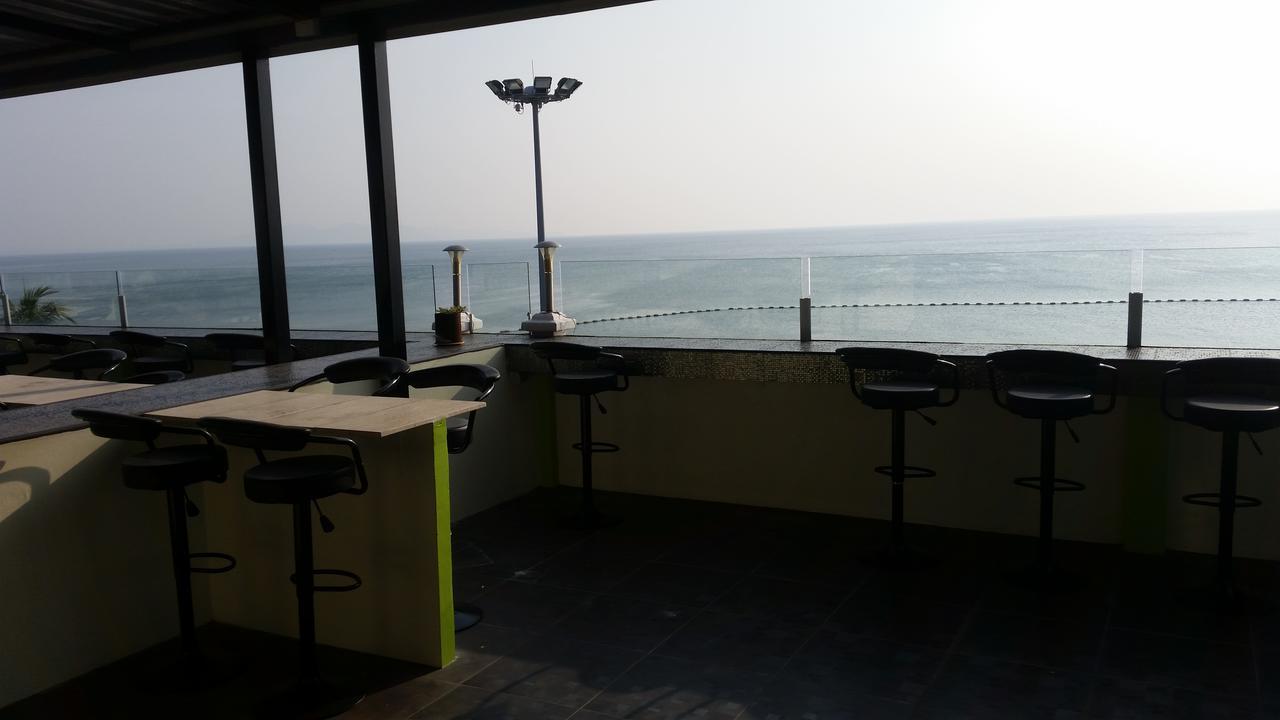 Barfly Pattaya Hotel Jomtien Beach Exterior photo